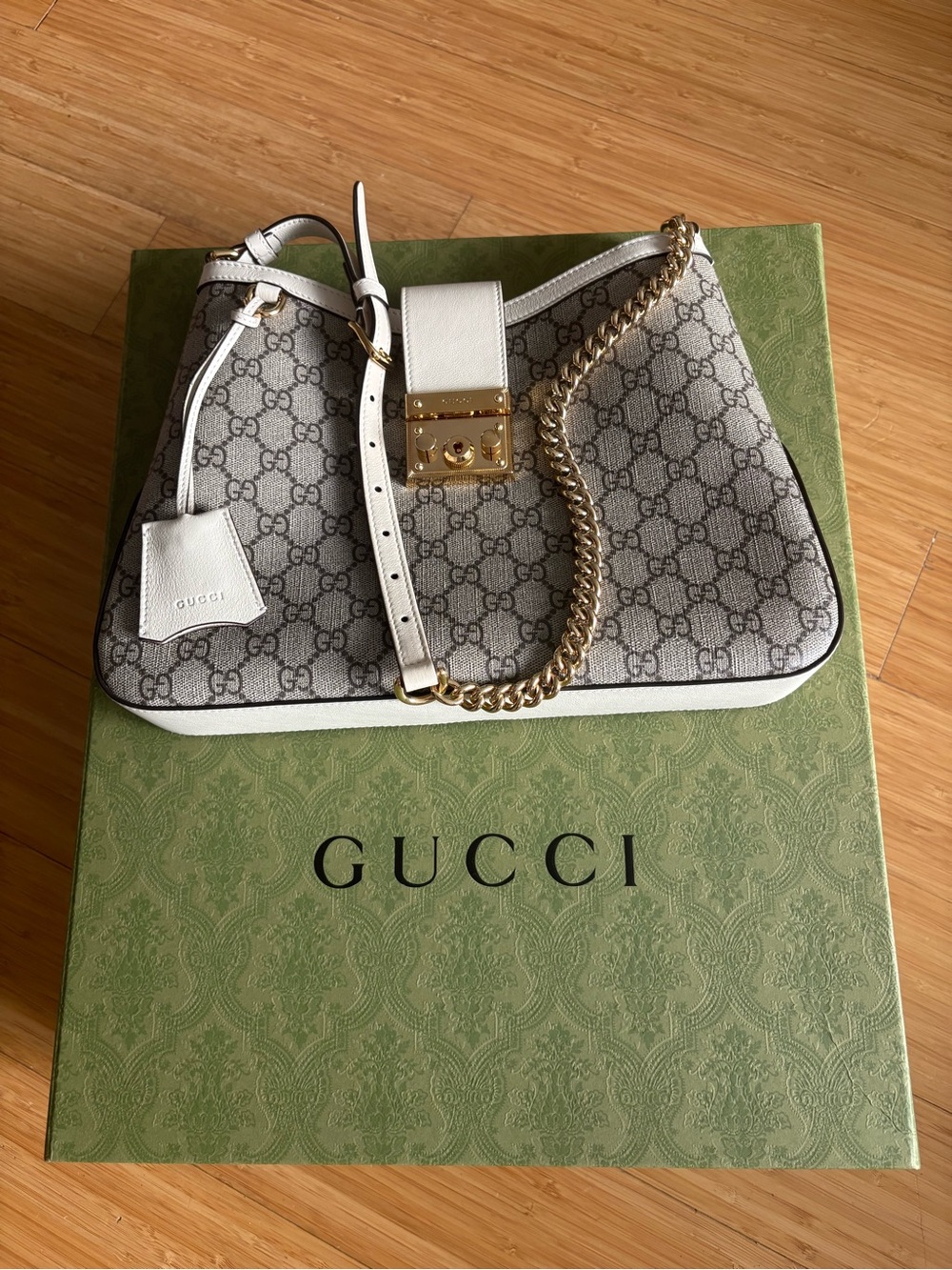 ✨ AUTHENTIC Gucci Padlock Medium GG Supreme Shoulder Bag White ✨